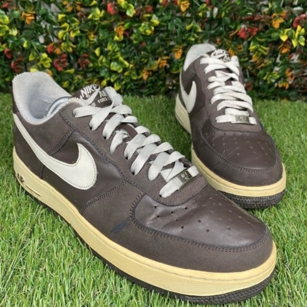 Men’s vintage Nike 2008 brown air forces